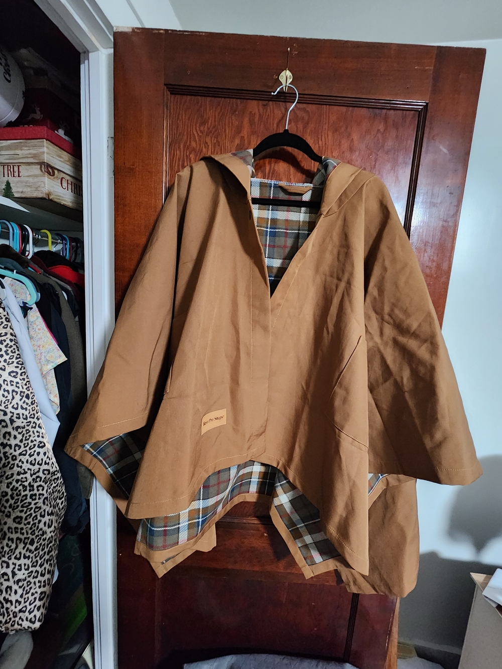 Bass Pro Shops Reversible Hooded Poncho Cape NWOT Tan Plaid Flannel